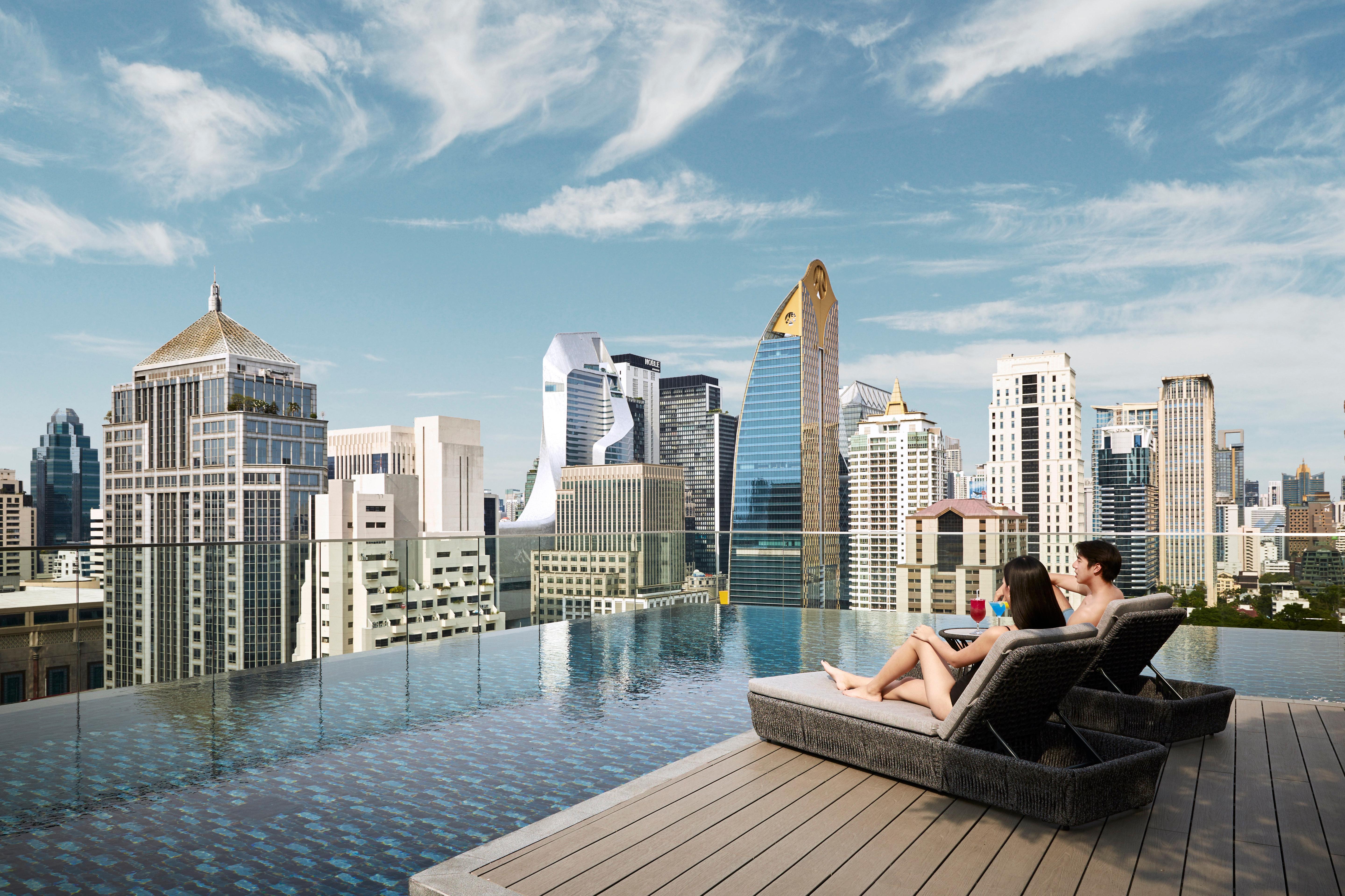 Sindhorn Midtown Hotel Bangkok, Vignette Collection By Ihg Exterior photo The pool at the 39th floor