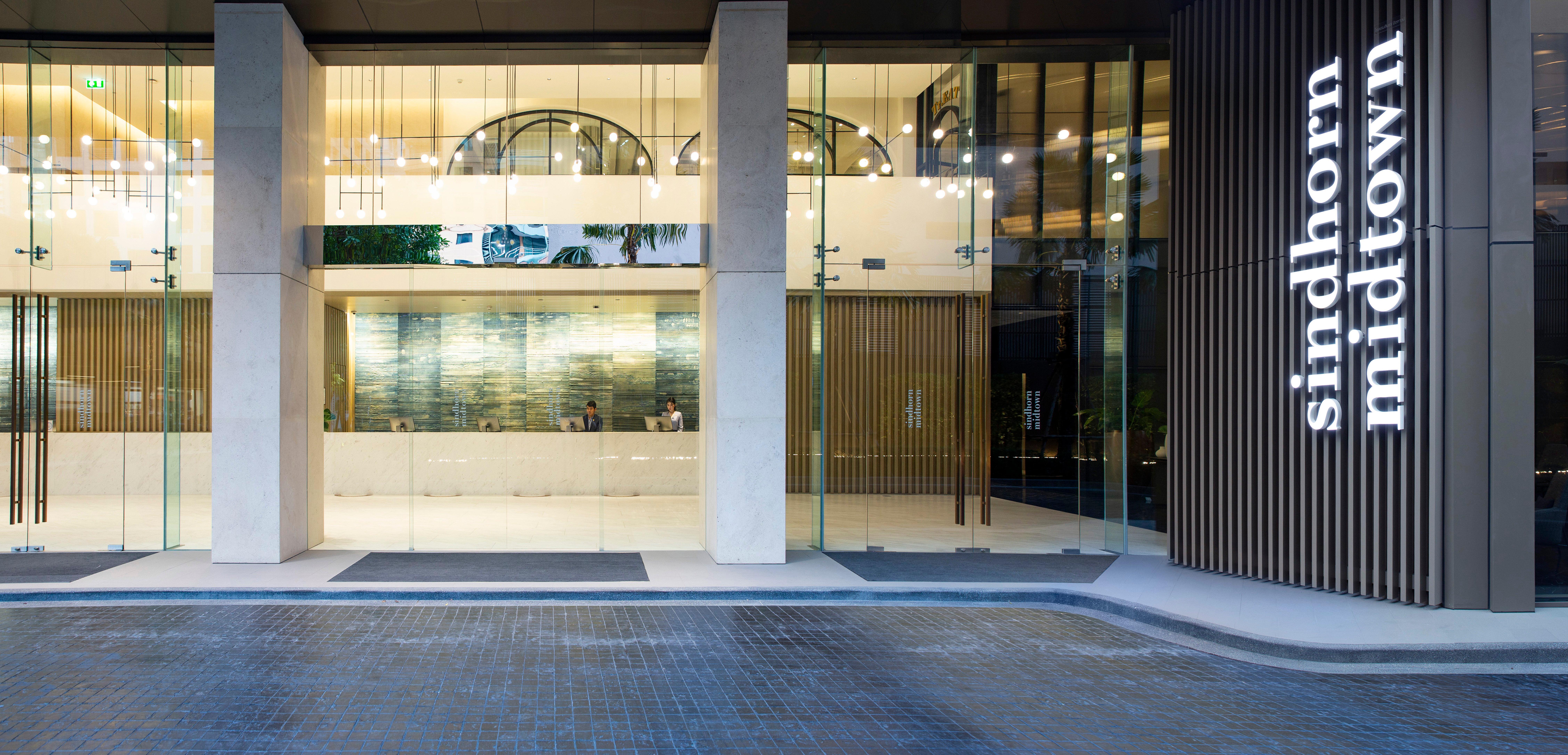 Sindhorn Midtown Hotel Bangkok, Vignette Collection By Ihg Exterior photo Entrance to the hotel