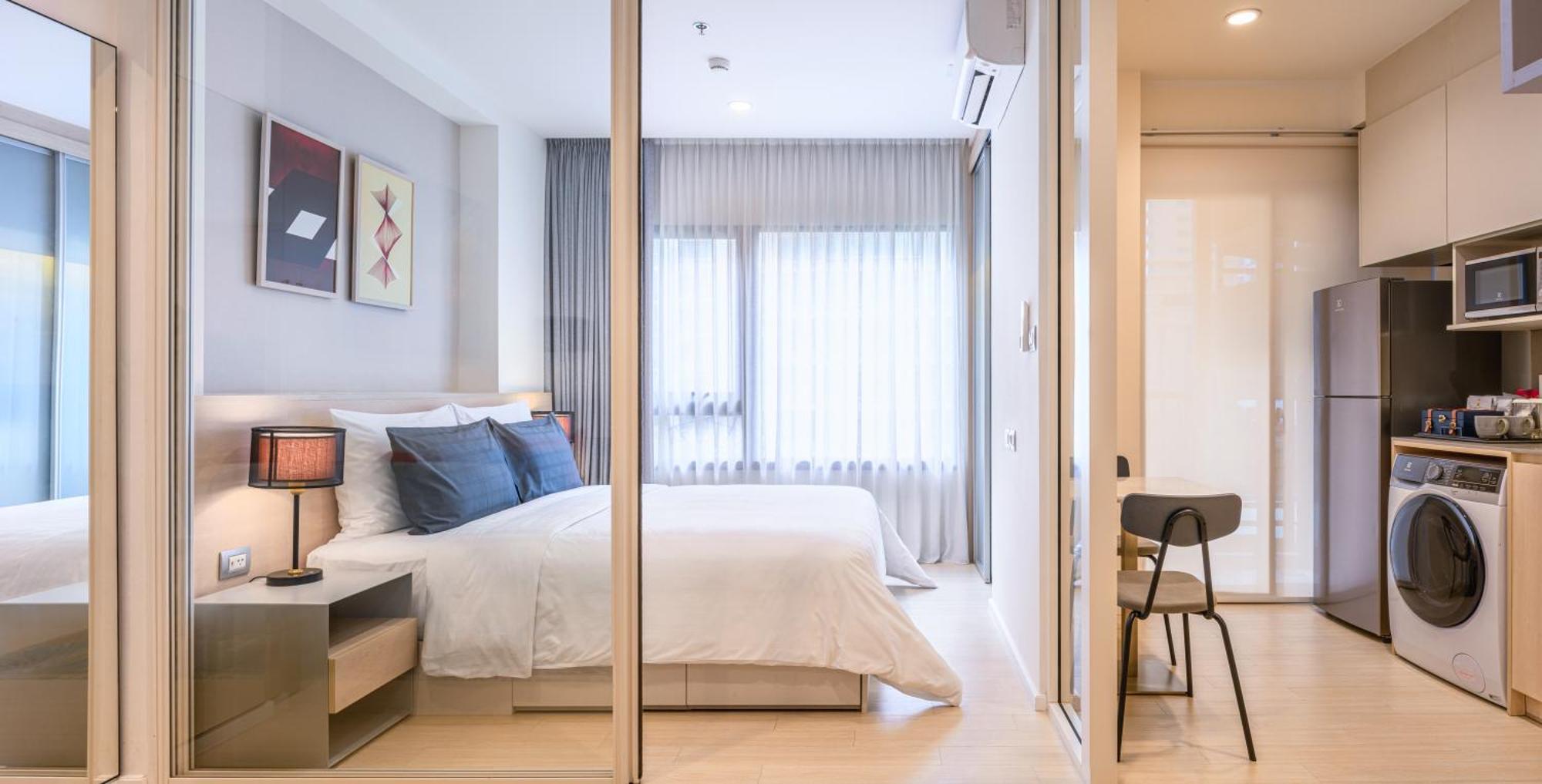 Sindhorn Midtown Hotel Bangkok, Vignette Collection By Ihg Exterior photo A bedroom in a serviced apartment in Bangkok, Thailand