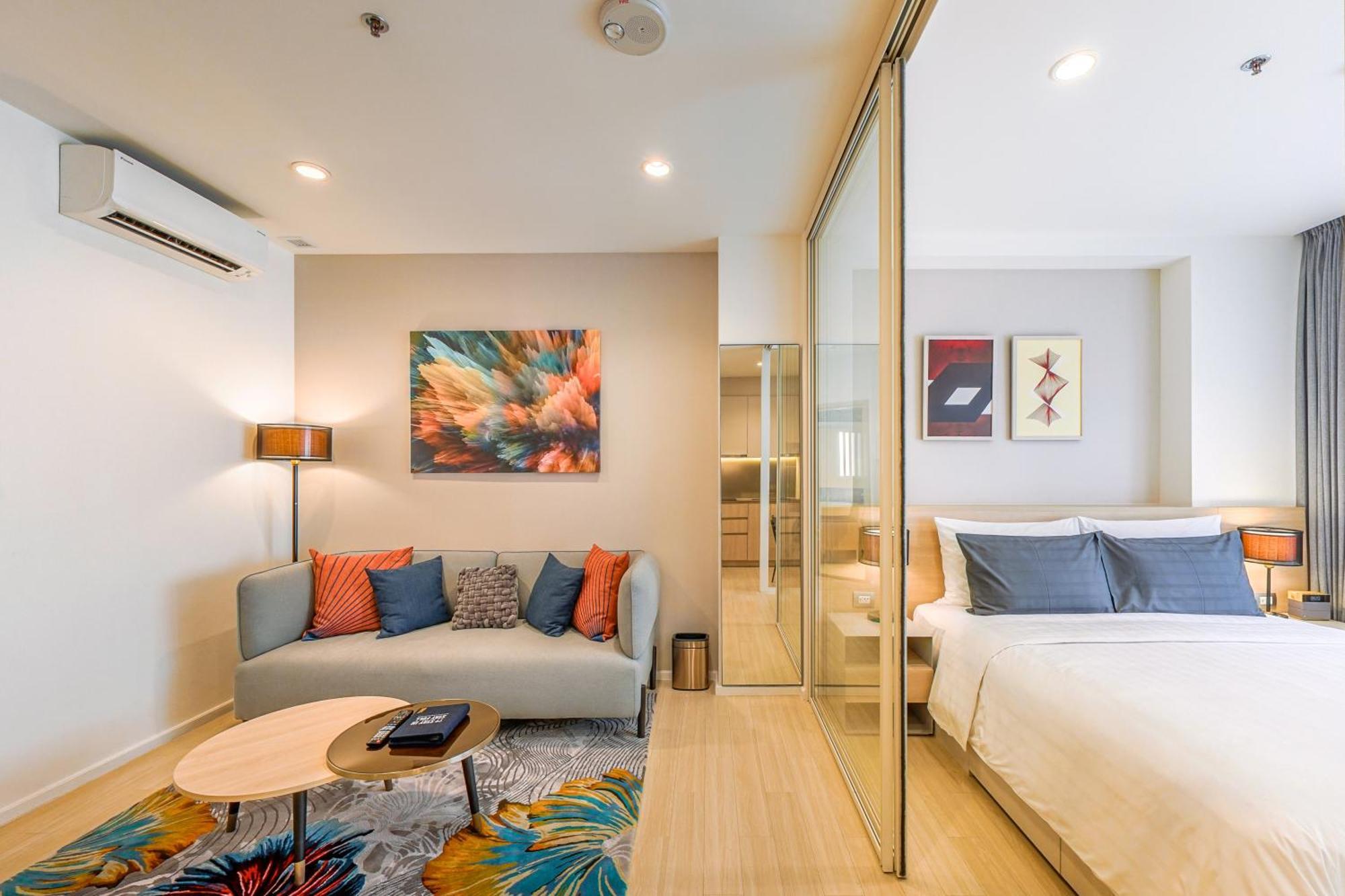 Sindhorn Midtown Hotel Bangkok, Vignette Collection By Ihg Exterior photo Deluxe Suite