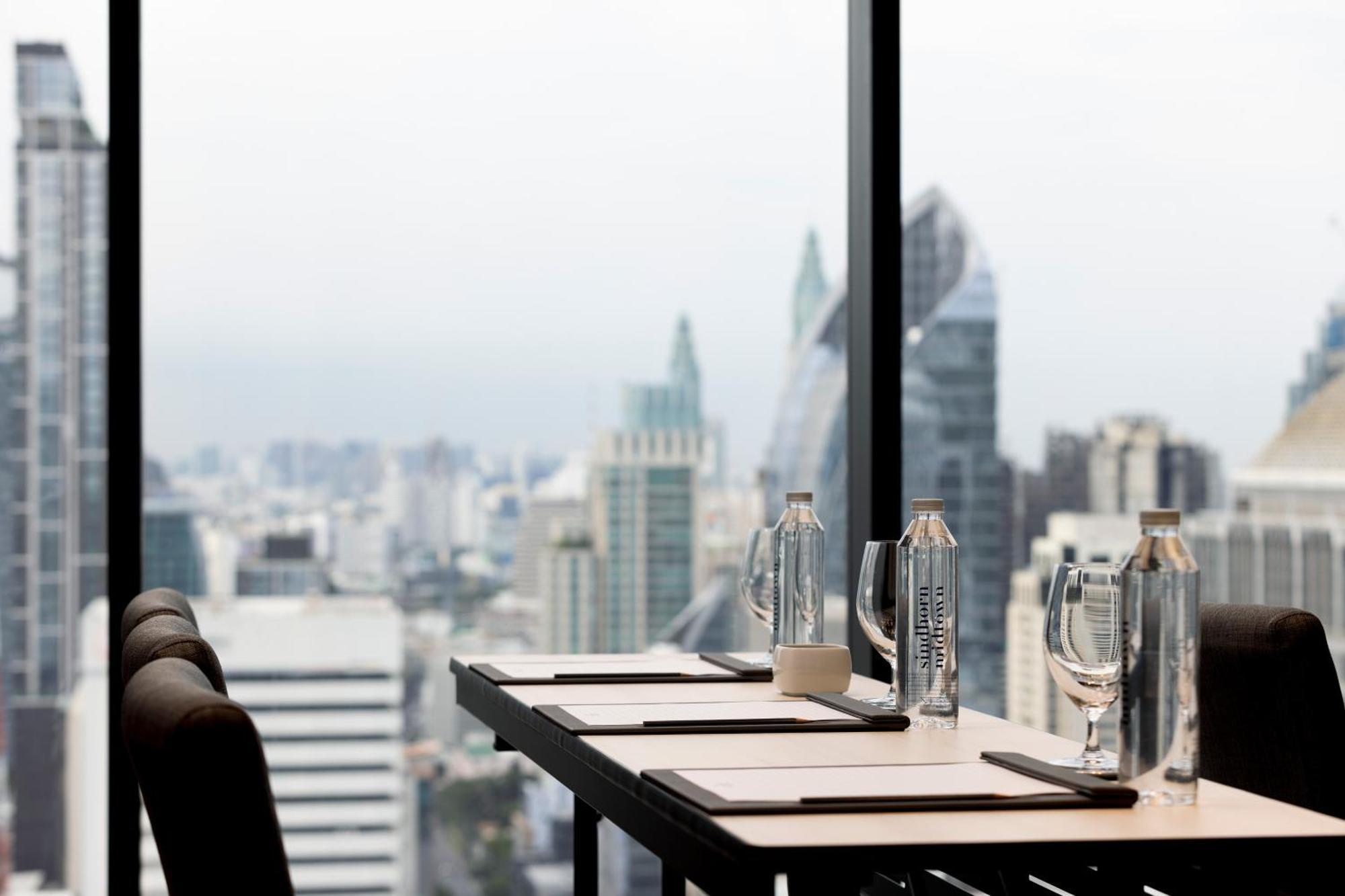 Sindhorn Midtown Hotel Bangkok, Vignette Collection By Ihg Exterior photo Meeting room at the 39th floor