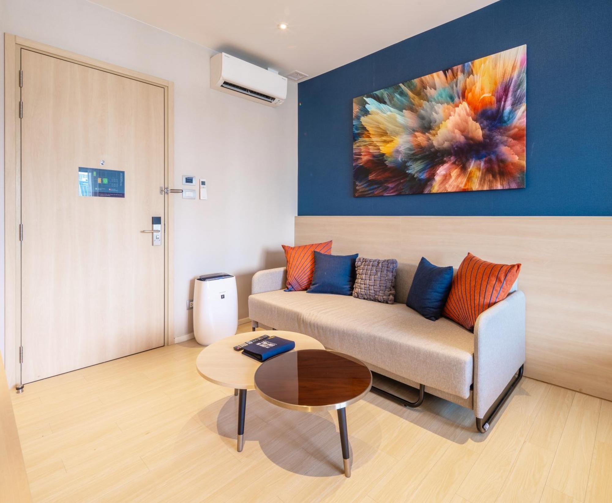 Sindhorn Midtown Hotel Bangkok, Vignette Collection By Ihg Exterior photo A room at the hotel