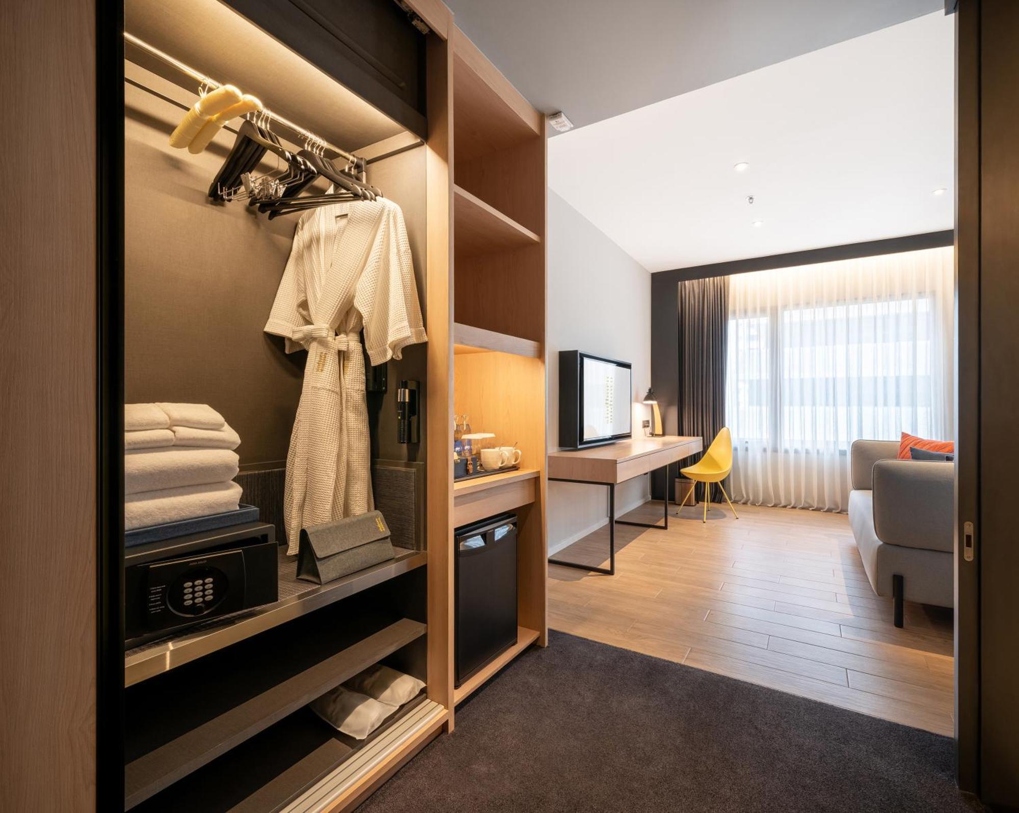 Sindhorn Midtown Hotel Bangkok, Vignette Collection By Ihg Exterior photo Deluxe Room